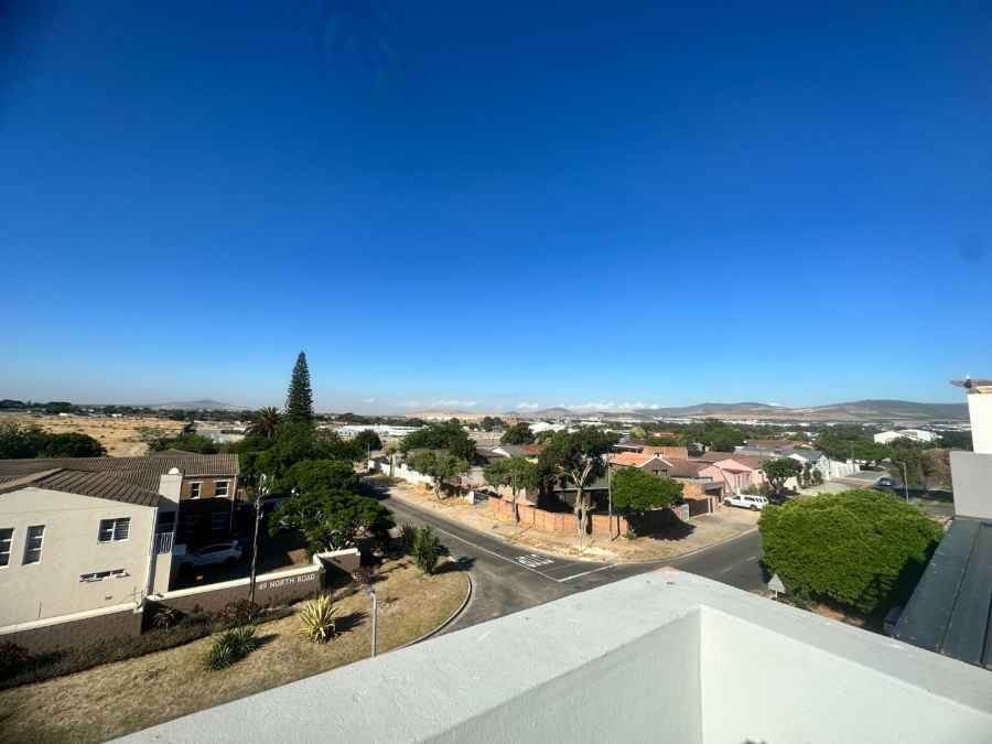  Bedroom Property for Sale in Table View Western Cape